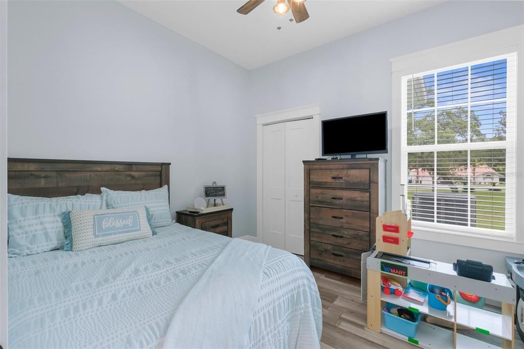 Под контрактом: $564,000 (4 спален, 2 ванн, 2655 Квадратных фут)