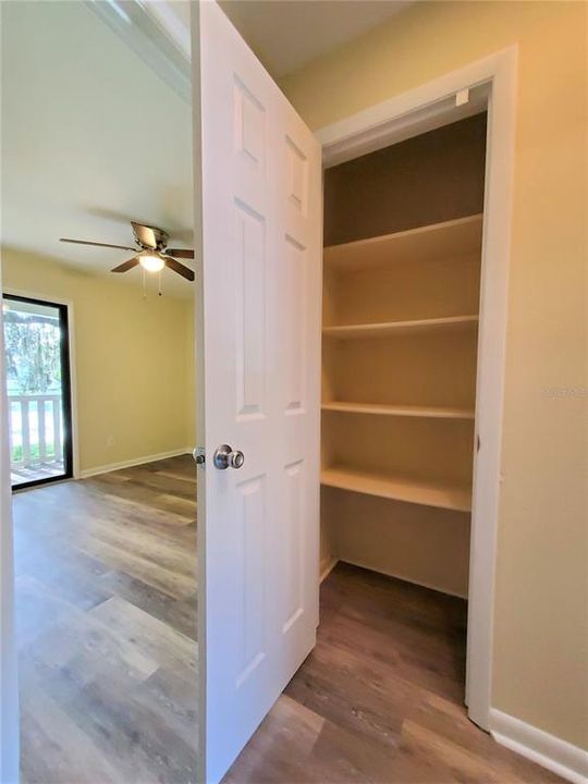 For Sale: $135,000 (2 beds, 1 baths, 940 Square Feet)