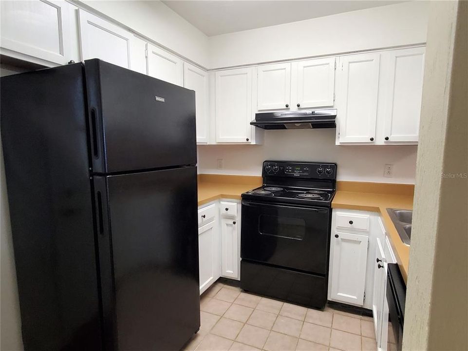 For Sale: $135,000 (2 beds, 1 baths, 940 Square Feet)