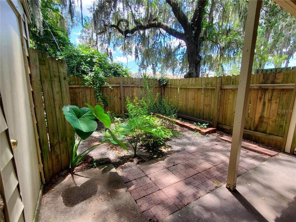 For Sale: $135,000 (2 beds, 1 baths, 940 Square Feet)