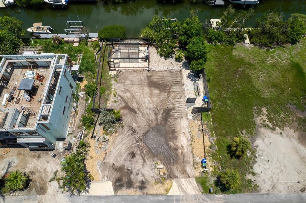 En Venta: $1,295,000 (0.23 acres)