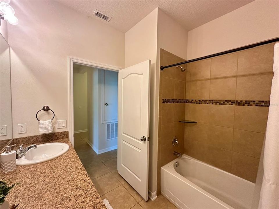 Под контрактом: $321,500 (4 спален, 2 ванн, 1883 Квадратных фут)