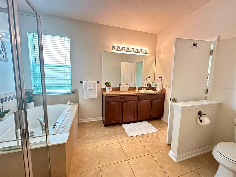 Под контрактом: $321,500 (4 спален, 2 ванн, 1883 Квадратных фут)