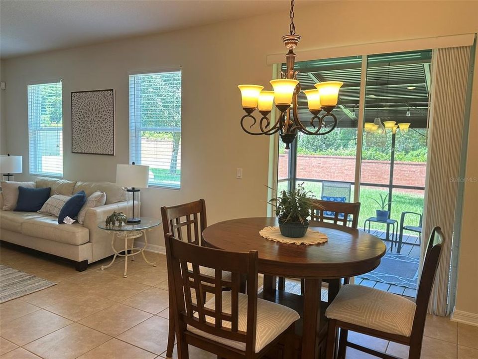 Под контрактом: $321,500 (4 спален, 2 ванн, 1883 Квадратных фут)