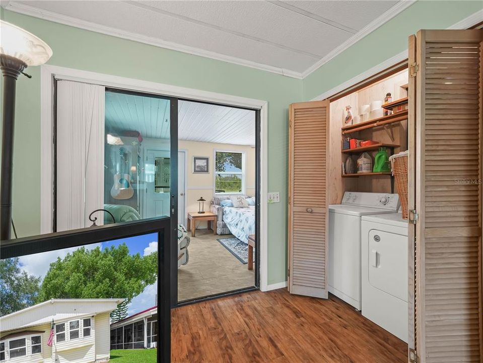 For Sale: $140,000 (2 beds, 1 baths, 970 Square Feet)