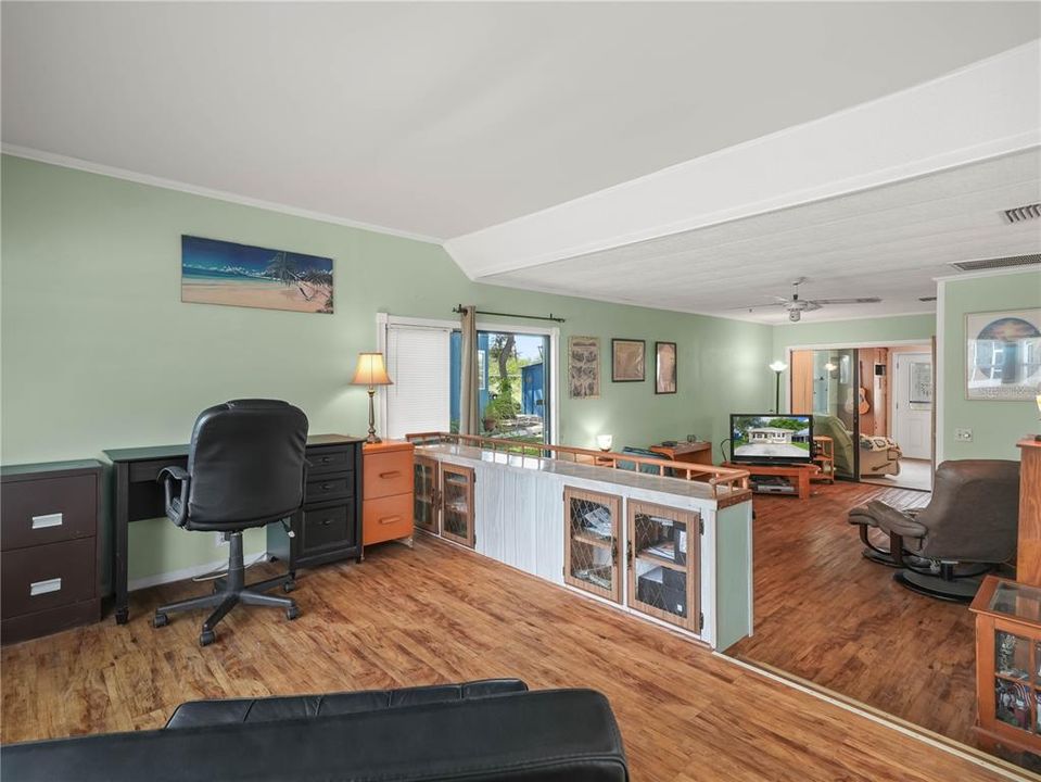 For Sale: $140,000 (2 beds, 1 baths, 970 Square Feet)