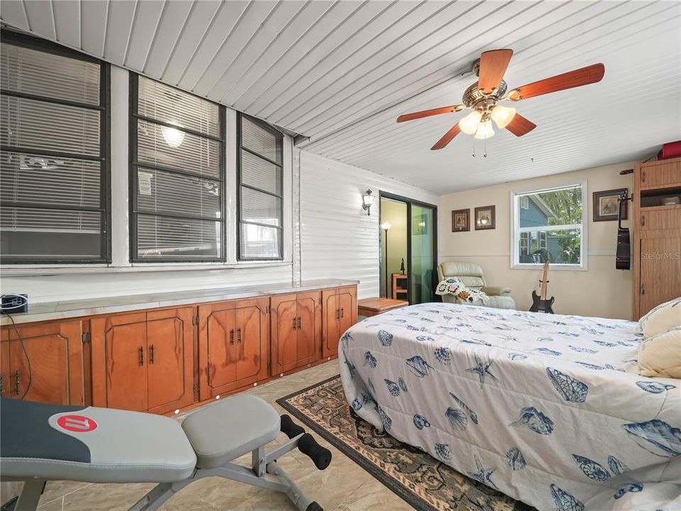 For Sale: $140,000 (2 beds, 1 baths, 970 Square Feet)