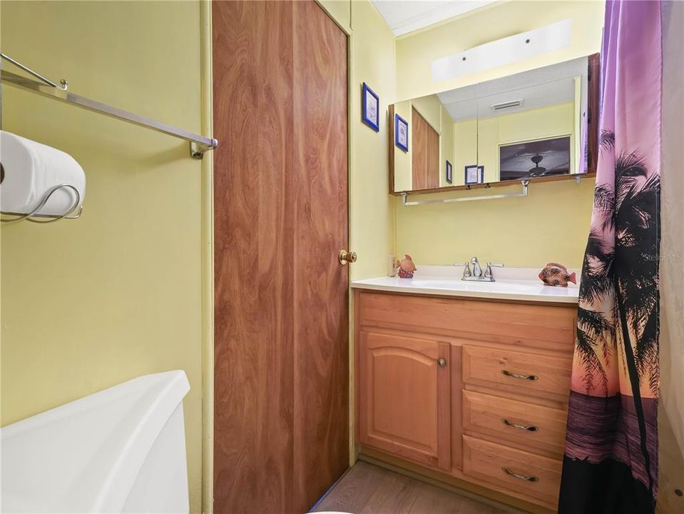 For Sale: $140,000 (2 beds, 1 baths, 970 Square Feet)