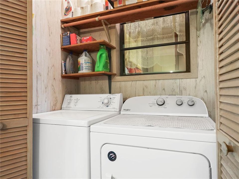 For Sale: $140,000 (2 beds, 1 baths, 970 Square Feet)