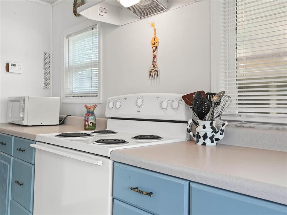 For Sale: $140,000 (2 beds, 1 baths, 970 Square Feet)