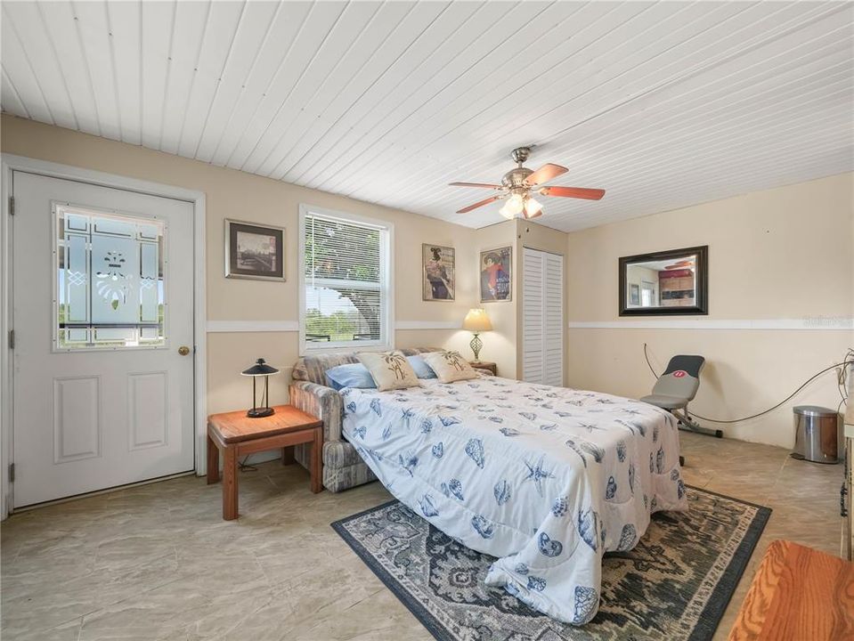 For Sale: $140,000 (2 beds, 1 baths, 970 Square Feet)