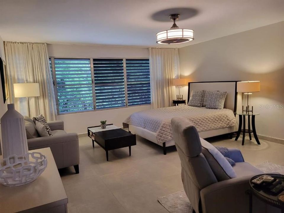 En Venta: $1,250,000 (4 camas, 2 baños, 2700 Pies cuadrados)