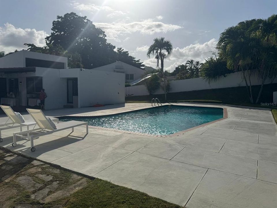 En Venta: $1,250,000 (4 camas, 2 baños, 2700 Pies cuadrados)