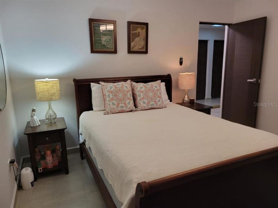 En Venta: $1,250,000 (4 camas, 2 baños, 2700 Pies cuadrados)