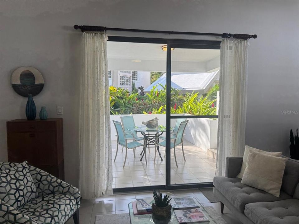 En Venta: $1,250,000 (4 camas, 2 baños, 2700 Pies cuadrados)