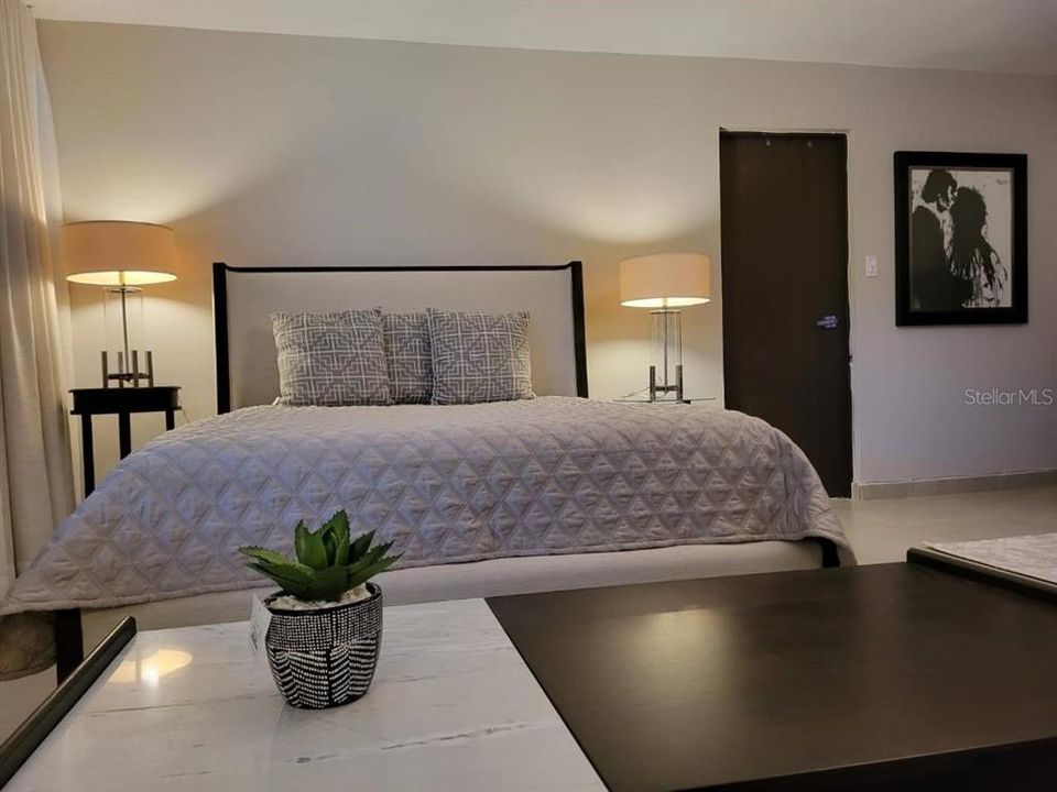 En Venta: $1,250,000 (4 camas, 2 baños, 2700 Pies cuadrados)