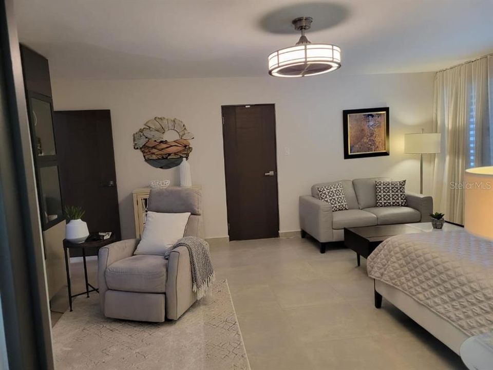 En Venta: $1,250,000 (4 camas, 2 baños, 2700 Pies cuadrados)