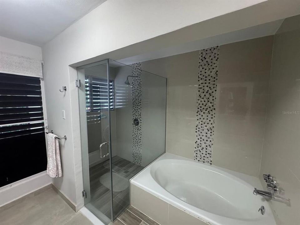 En Venta: $1,250,000 (4 camas, 2 baños, 2700 Pies cuadrados)