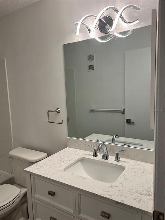 待售: $227,000 (2 贝兹, 2 浴室, 888 平方英尺)