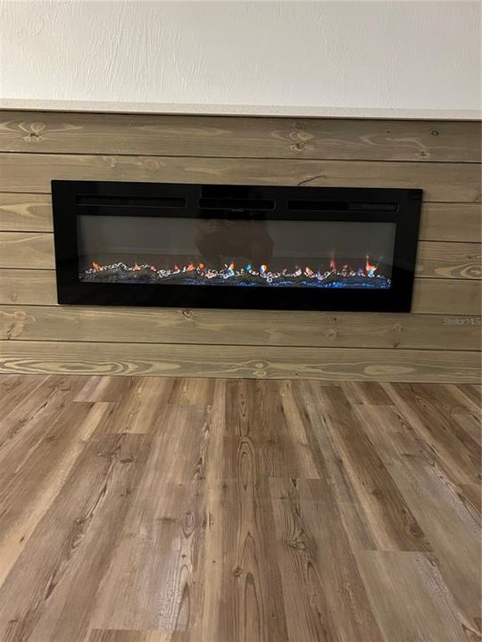 待售: $227,000 (2 贝兹, 2 浴室, 888 平方英尺)