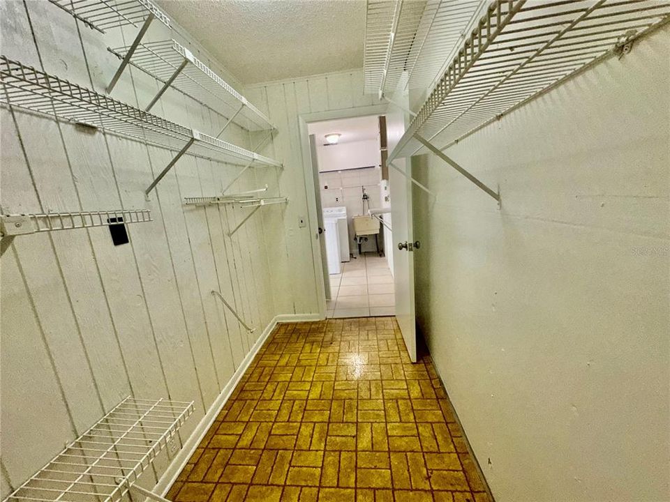 На продажу: $490,000 (6 спален, 0 ванн, 3132 Квадратных фут)