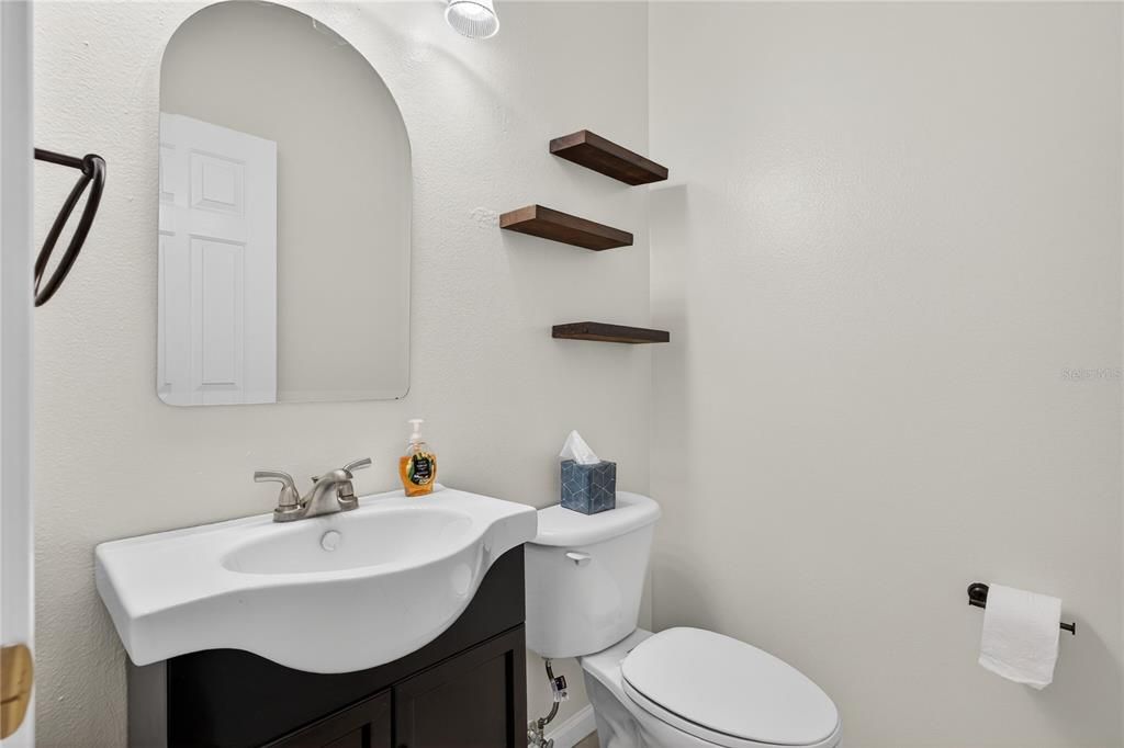 Activo con contrato: $439,000 (4 camas, 2 baños, 2091 Pies cuadrados)
