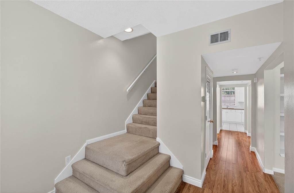 Activo con contrato: $439,000 (4 camas, 2 baños, 2091 Pies cuadrados)