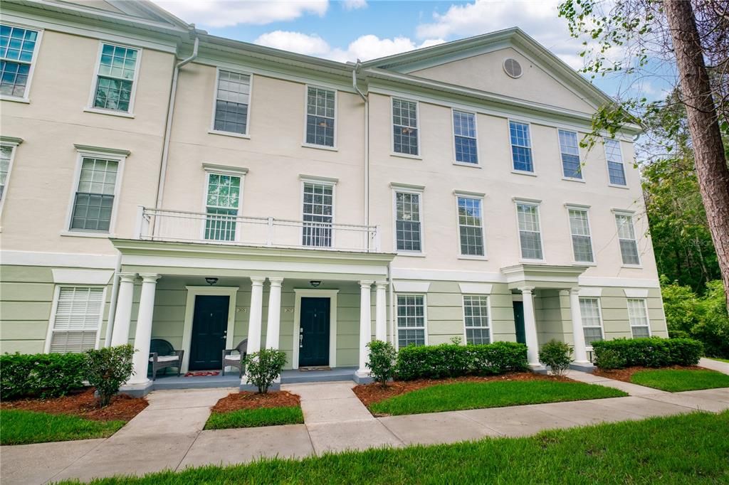 Activo con contrato: $439,000 (4 camas, 2 baños, 2091 Pies cuadrados)