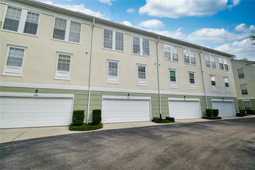 Activo con contrato: $439,000 (4 camas, 2 baños, 2091 Pies cuadrados)