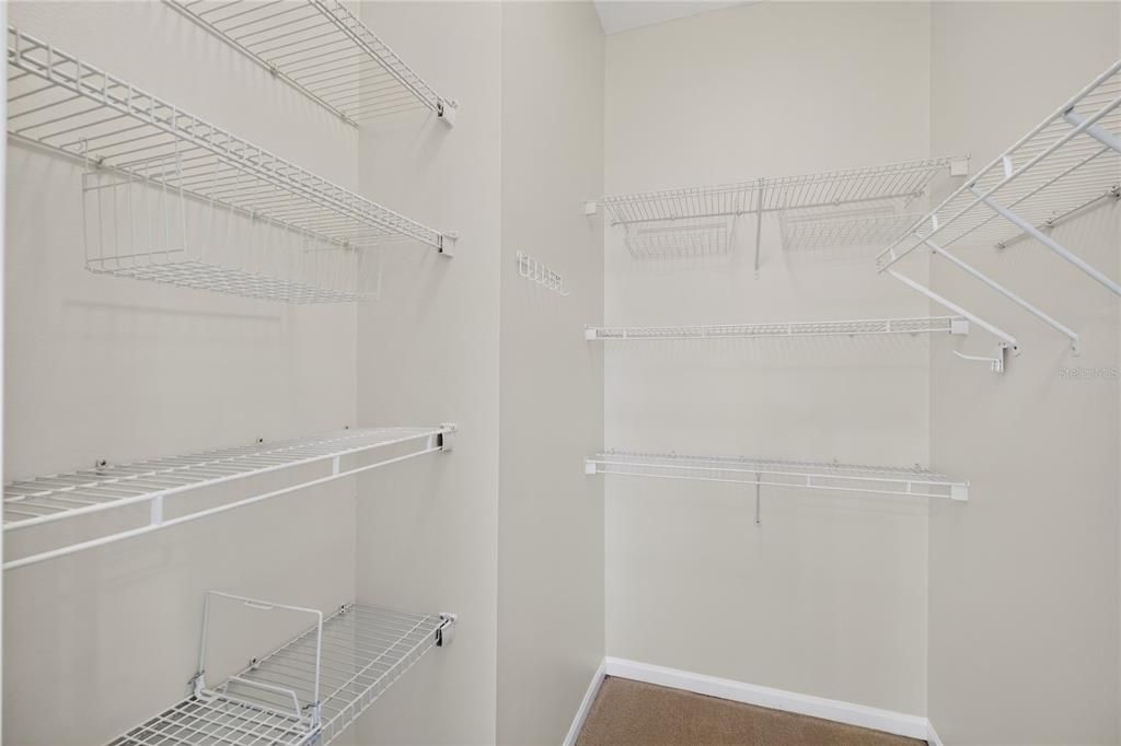Activo con contrato: $439,000 (4 camas, 2 baños, 2091 Pies cuadrados)