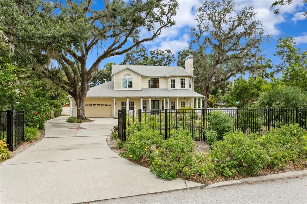 合同活跃: $875,000 (4 贝兹, 3 浴室, 3024 平方英尺)