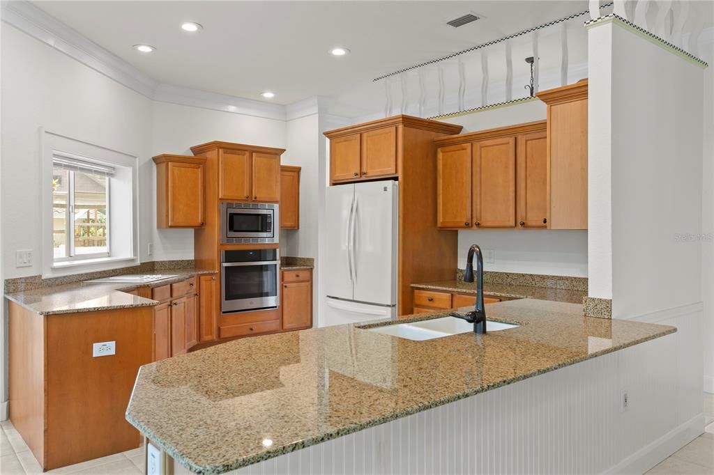 合同活跃: $875,000 (4 贝兹, 3 浴室, 3024 平方英尺)