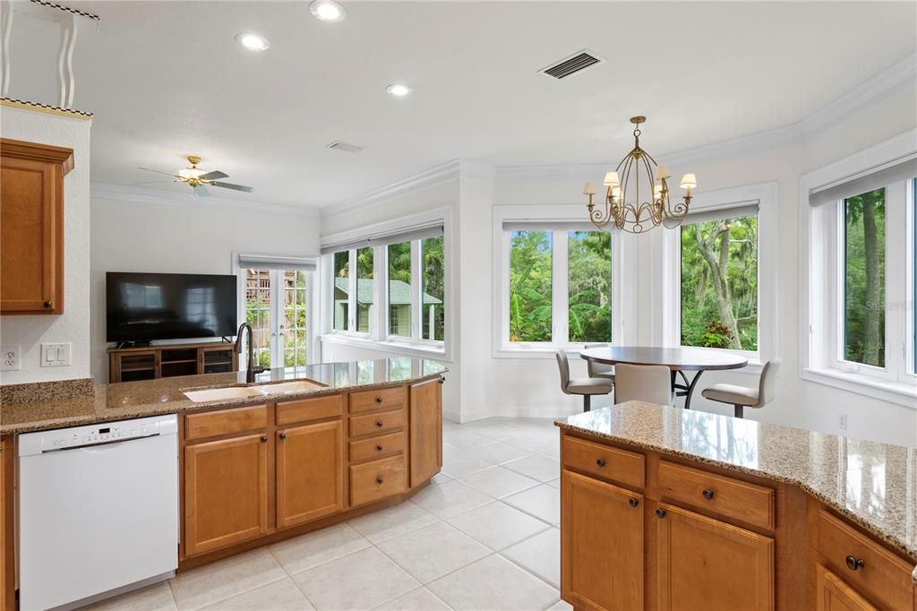 合同活跃: $875,000 (4 贝兹, 3 浴室, 3024 平方英尺)