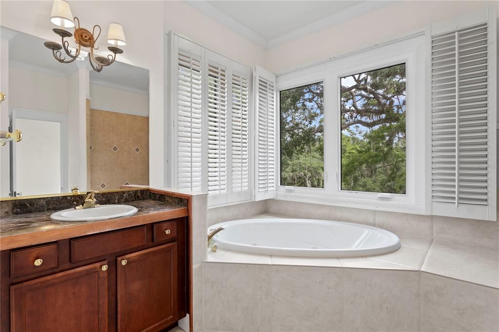 合同活跃: $875,000 (4 贝兹, 3 浴室, 3024 平方英尺)