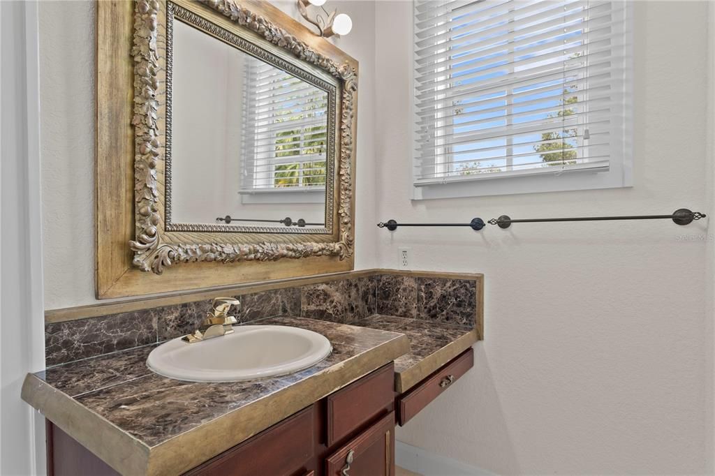 合同活跃: $875,000 (4 贝兹, 3 浴室, 3024 平方英尺)