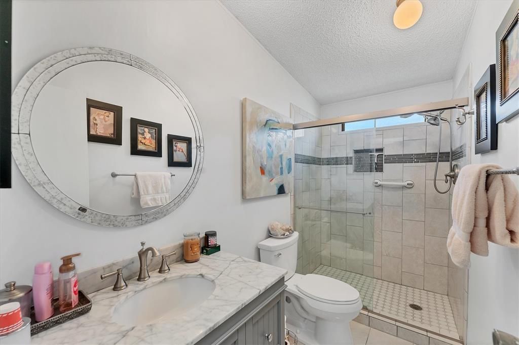 Activo con contrato: $150,000 (2 camas, 2 baños, 1100 Pies cuadrados)