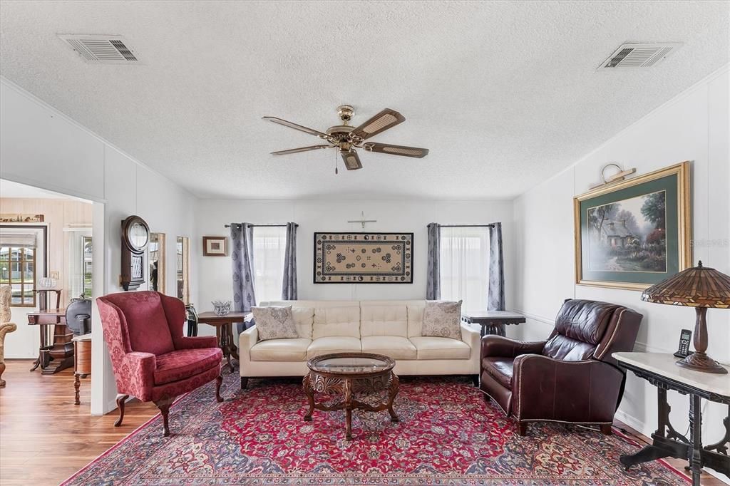 Activo con contrato: $150,000 (2 camas, 2 baños, 1100 Pies cuadrados)