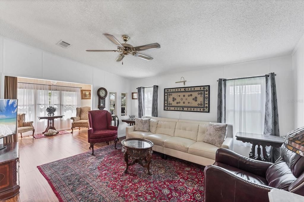 Activo con contrato: $150,000 (2 camas, 2 baños, 1100 Pies cuadrados)