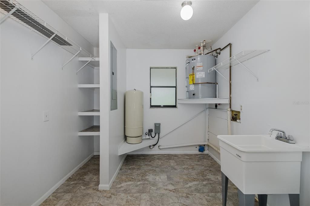 Active With Contract: $505,000 (4 beds, 2 baths, 2837 Square Feet)