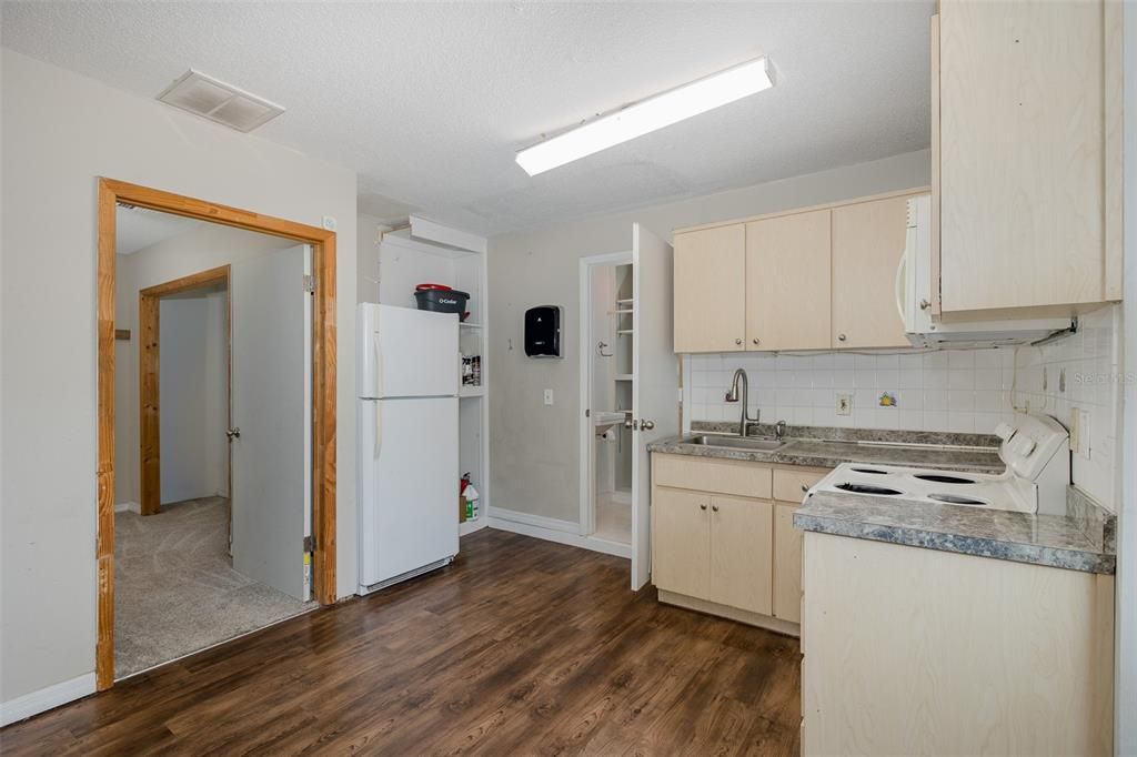 Active With Contract: $505,000 (4 beds, 2 baths, 2837 Square Feet)