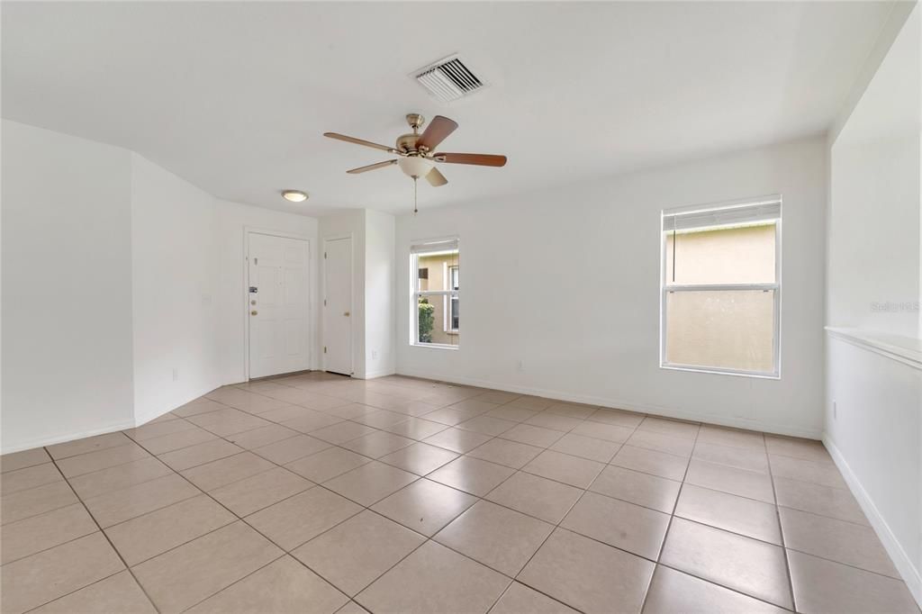 合同活跃: $314,900 (3 贝兹, 2 浴室, 1535 平方英尺)