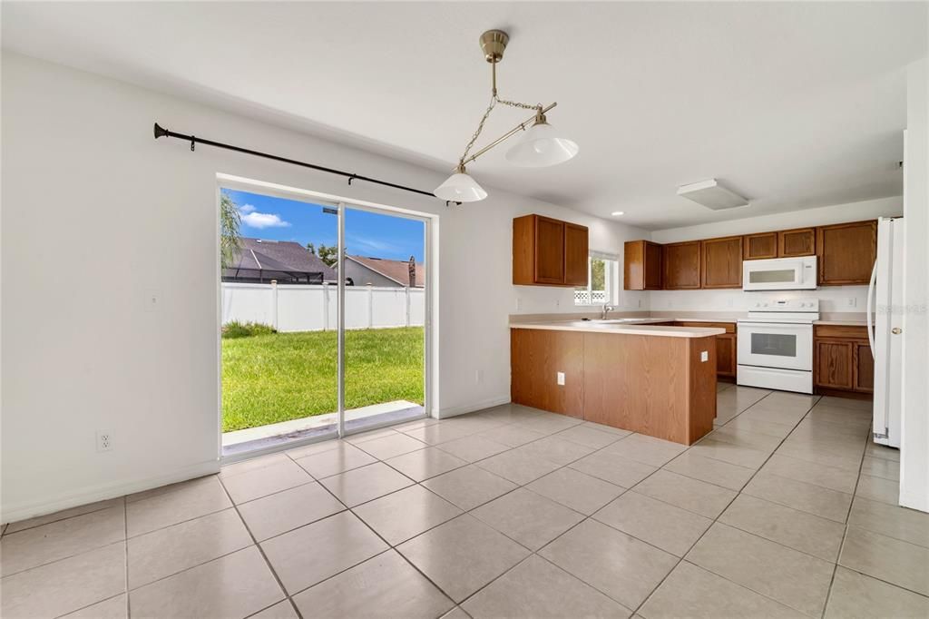 合同活跃: $314,900 (3 贝兹, 2 浴室, 1535 平方英尺)