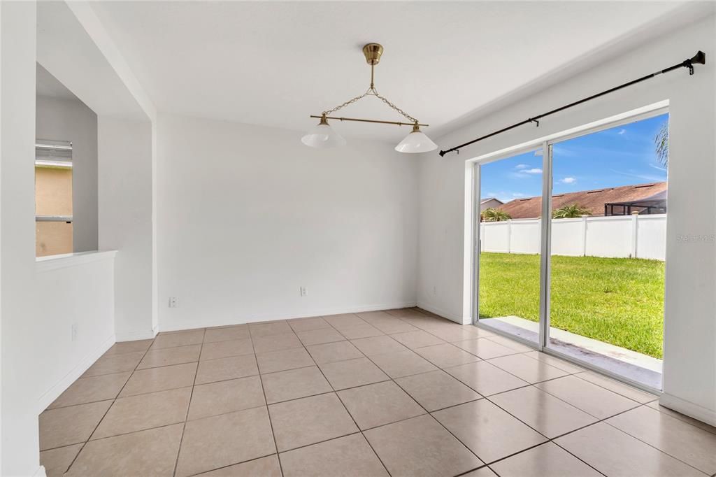 合同活跃: $314,900 (3 贝兹, 2 浴室, 1535 平方英尺)