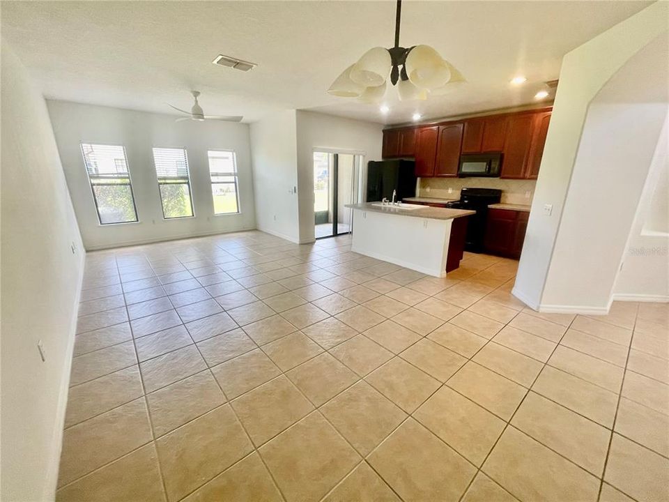 For Sale: $266,950 (2 beds, 2 baths, 1373 Square Feet)