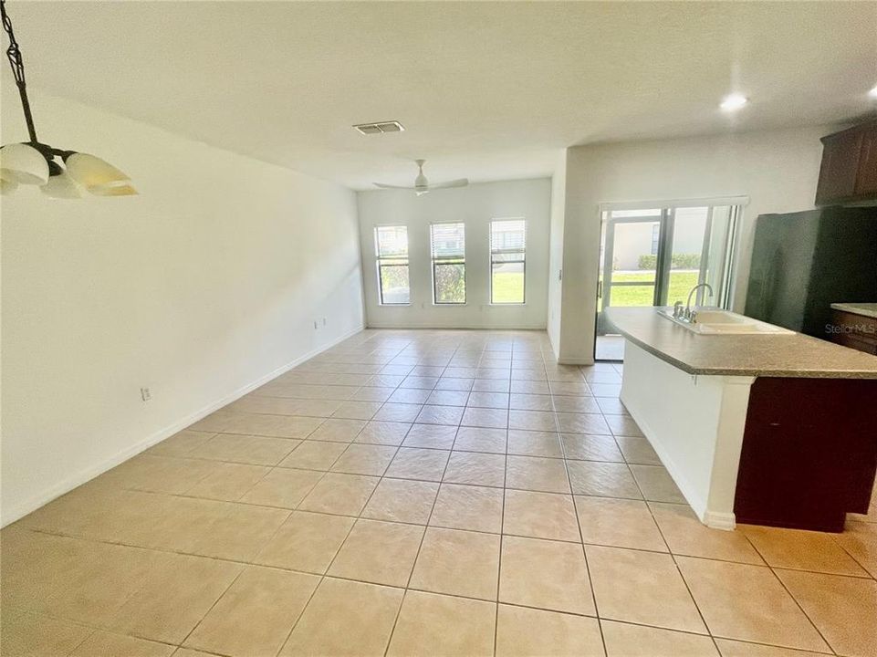 For Sale: $266,950 (2 beds, 2 baths, 1373 Square Feet)