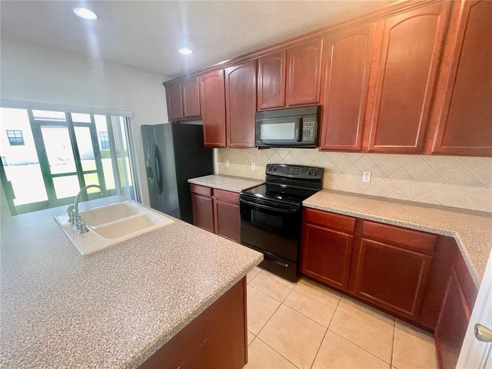 For Sale: $266,950 (2 beds, 2 baths, 1373 Square Feet)
