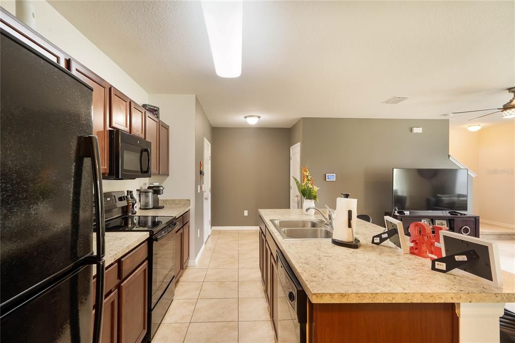 На продажу: $319,900 (3 спален, 2 ванн, 1767 Квадратных фут)