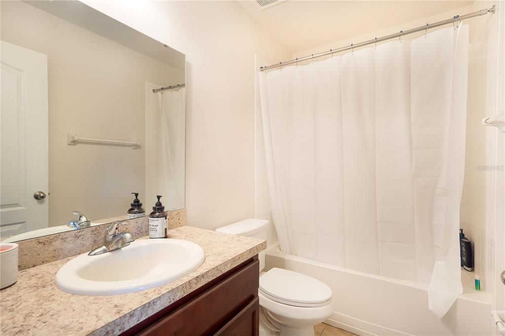 На продажу: $319,900 (3 спален, 2 ванн, 1767 Квадратных фут)