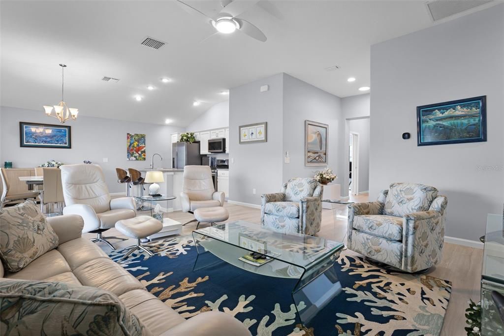 Activo con contrato: $430,000 (3 camas, 2 baños, 1531 Pies cuadrados)