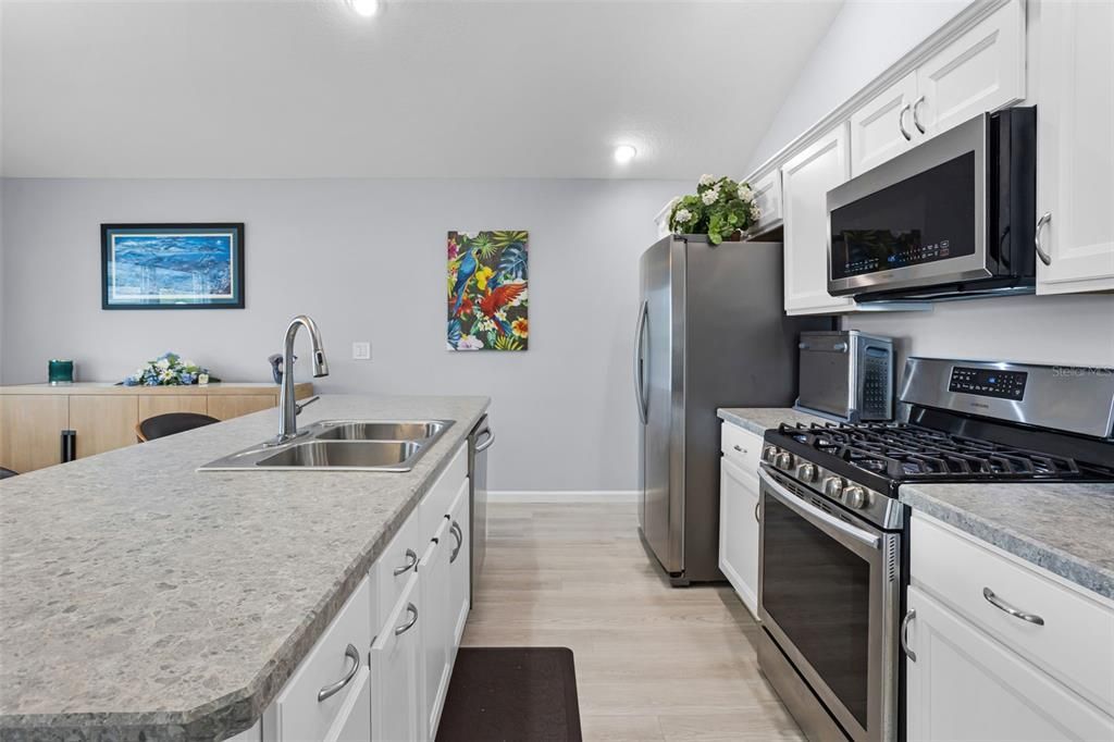 Activo con contrato: $430,000 (3 camas, 2 baños, 1531 Pies cuadrados)